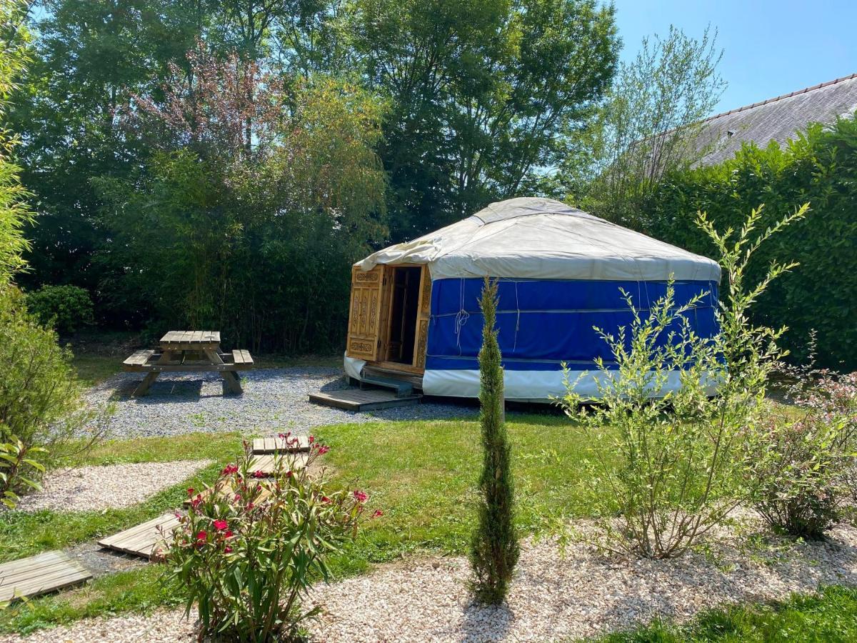 Les Yourtes Du Bearn - Domaine Des Deux Clos Panzió Pontiacq-Viellepinte Kültér fotó